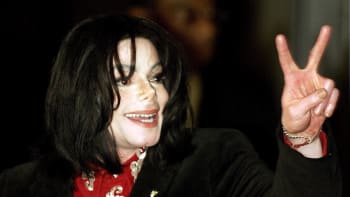 GALERIE: Šílený fanoušek Michaela Jacksona zaplatil statisíce, aby vypadal jako on! Jak se operace povedla?
