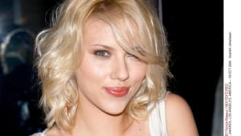 Scarlett Johansson se zamilovala do novináře: Už koupila i byt!