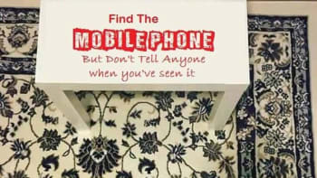 FOTO: Optická hádanka, z které šílí celý internet! Najdete na koberci ztracený mobil?
