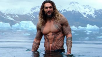 VIDEO: Hvězda Aquamana změnila image! Proč se slavný Jason Momoa zbavil všech vlasů?