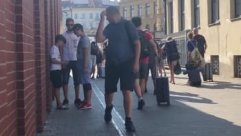 VIDEO: Youtubeři zkoušeli, kolik lidí pomůže na ulici šikanovanému klukovi. Z výsledku se vám bude chtít brečet