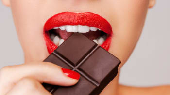 Těchto 10 důvodů, proč jíst čokoládu, nejsou výmluvy! Sladká neřest našemu tělu pomáhá…