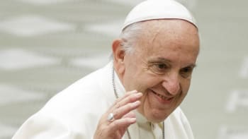 FOTO: Vážně papež lajknul fotku sexy modelky? Vatikán přišel s nečekanou reakcí