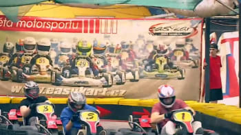 VIDEO: Další střet mezi Datlem a Kajumim v LIKE HOUSE!? Kdo z nich vyhraje motokárové závody?