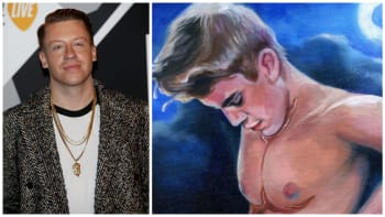 FOTO: Šok! Macklemore má doma obraz nahého Justina Biebera! Ten má na penisu...
