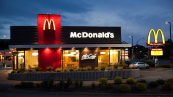 V téhle zemi je zákonem povolená svatba v McDonaldu! Uhádnete, kde to je?
