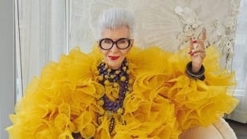 GALERIE: 101letá babička je i ve vysokém věku módní ikonou. Co říkáte na její outfity?