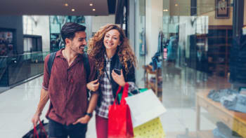 ODHALENO: 5 způsobů, jak vám společné nákupy pomohou zlepšit vztah. Zkusíte to příště taky?