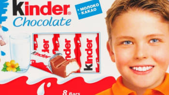 GALERIE: Vzpomínáte si na kluka z Kinder čokolády? Z roztomilého chlapce vyrostl tenhle sexy model!