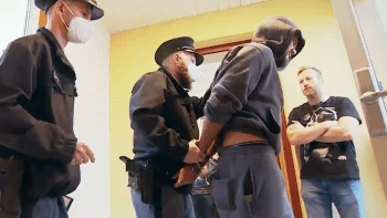 VIDEO: Policie v LIKE HOUSE 2! Youtubera Freescoota zatkli a odvezli k výslechu. Co se opravdu stalo?