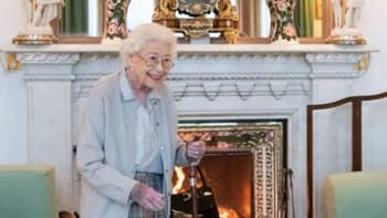 Lidé si stěžují na drahý vstup k náhrobku královny Alžběty II. Kolik návštěvníci zaplatí?