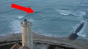 FOTO: Muž vyfotil v moři bizarní „čtvercové“ vlny! Krátce na to si uvědomil, jak jsou ve skutečnosti nebezpečné!