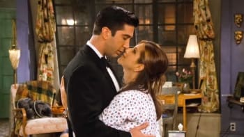 Hvězdy Přátel prý spolu opravdu chodí! Dali to Ross a Rachel konečně dohromady?