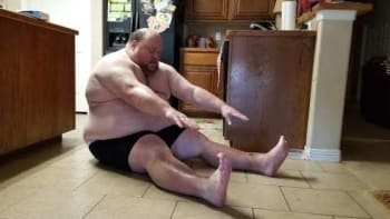 VIDEO: Neuvěřitelná transformace chlapa, který vážil 215 kilo! Podívejte se, jak se za rok proměnil