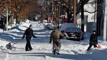 Tři lidé byli nalezeni mrtví po hádce kvůli odhazování sněhu. Z tohohle vás zamrazí