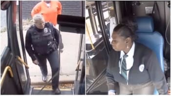 Kamera zachytila úžasný čin řidičky před tím, než nastoupila do autobusu policistka