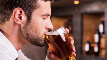 ODHALENO: Muži, kteří pijí pivo, jsou podle vědců plodnější! Jaké množství zlatavého moku ochrání vaše spermie?
