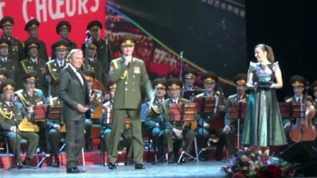 Zlatý slavík Karel Gott si přivezl státní vyznamenání z Moskvy
