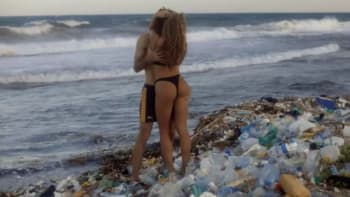 VIDEO 18+: Slavné pornostránky natočily sex na znečištěné pláži plné plastů. Jak tím chtějí zachránit životní prostředí?