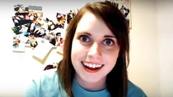 FOTO: Dívka ze slavného meme zopakovala svůj výraz na TikToku. Furt je tak děsivá?