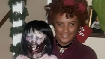 Teenagerka si chce vzít svou zombie panenku