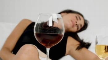 Paříte rádi, ale nic nevydržíte? Tady je 10 rad, jak zvýšit svou odolnost vůči alkoholu!