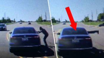 VIDEO: Muž skočil po hlavě do rozjetého auta! Snažil se zachránit řidiči život. Jak to dopadlo?