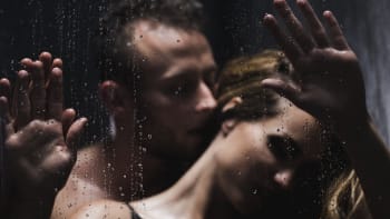 ODHALENO: 5 důvodů, proč byste nikdy neměli mít sex ve sprše. Proč toho budete hned litovat?