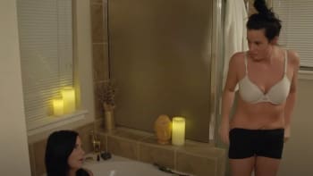 VIDEO: Rodinný bizár roku? Tyhle sestry si společně daly nahou koupel. Jejich důvod vás šokuje