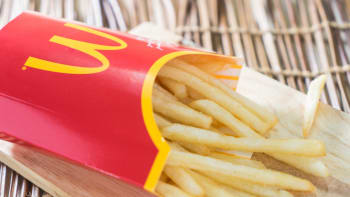ODAHLENO: 1 z 10 partnerů si myslí, že jíst v McDonaldu je stejně špatné, jako podvádět!