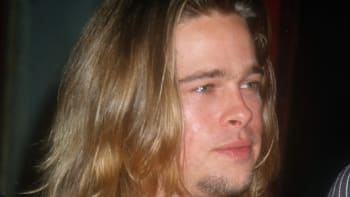 GALERIE: Bizarní účesy krasavce Brada Pitta. Co nejhorší měl slavný herec v minulosti na hlavě?