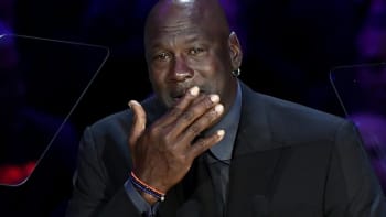 VIDEO: Legendární Michael Jordan se rozplakal na rozlučce s Kobem Bryantem! Pak si stěžoval, že stvořil další meme