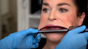 VIDEO: Žena drží světový rekord za největší ústa na světě! Co všechno se do nich vejde?