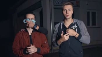 VIDEO: Partička z TVTwixx se překonala v trapnosti! Youtubeři natočili prank 24 hodin v rakvi. V čem spočíval?
