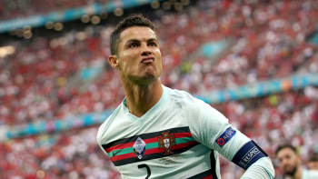 VIDEO: Coca-Cola reagovala na Ronaldovo znechucení na Euru! Co všem vzkázala?