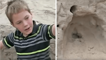 VIDEO: Děti si hrály na pláži. Potom ale malý kluk uviděl 5letou holčičku pohřbenou zaživa!