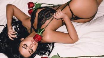 GALERIE: 10 sexy holek z Instagramu, jejich fotky vzhůru nohama nás totálně rozpalují!