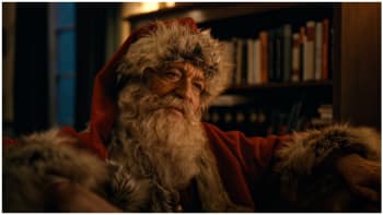 VIDEO: Santa Claus je v nové vánoční reklamě gay. Zamiluje se do muže a líbá se s ním u stromečku