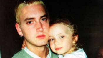 GALERIE: Víte, jak dnes vypadá roztomilá dcera rappera Eminema? Vyrostla z ní sexy kočka a svými fotkami dráždí internet