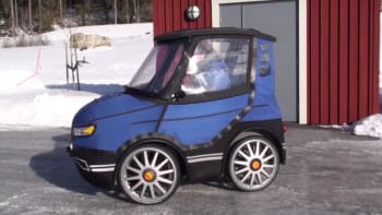 VIDEO: Vypadá jako nejmenší auto na světě. Ale jakmile se otevřou dveře, promění se v něco úplně nečekaného!