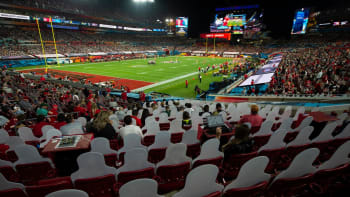 Diváci na Super Bowlu drželi minutu ticha za oběti pandemie. Na stadionu jich přitom bylo 25 tisíc