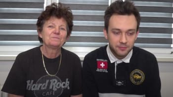 VIDEO: Ondra Vlček se vrací zpátky na dno! Oholil hlavu svojí mámě!