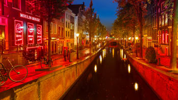 Slavná erotická část Amsterdamu se stěhuje! Proč už si turisti v centru neužijí dospělou zábavu?