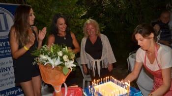 Krásné herečky ze seriálu Cesty domů slavily narozeniny ve velkém. Odjely společně do Řecka!