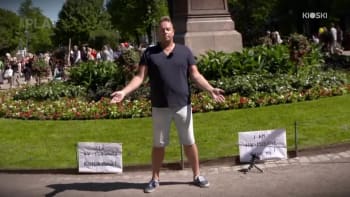 VIDEO: HIV pozitivní muž požádal lidi na ulici, aby se ho dotkli. Jejich reakce vás dostane!