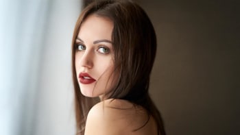 TOP 10: Nejodvážnější fotky českých a slovenských youtuberek! Je víc sexy nahá Týnuš, nebo Anna Šulc ve vaně?