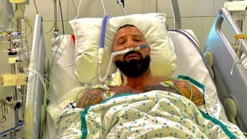 FOTO: Známý kickboxer popřel, že má covid a odešel z nemocnice. Pár dní na to zemřel