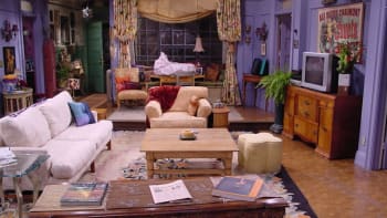 GALERIE: IKEA proměnila obýváky z Přátel a Simpsonových do perfektních reklam! Chtěli byste žít jako Homer nebo Monica?