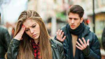 ODHALENO: 7 nenápadných znaků, že vás přítelkyně podvádí! Pánové, víte, kdy vám holka zahýbá?