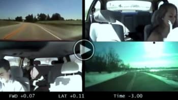 Šokující video: Pubertální řidiči si hrají s mobilními telefony těsně před autonehodou